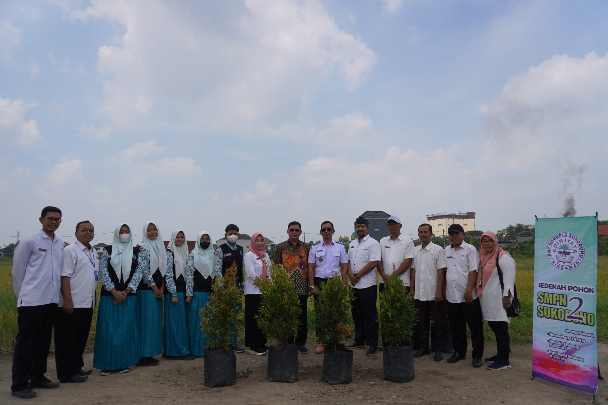 Sedekah Pohon SMPN 2 Sukodono untuk Desa Masangan Kulon